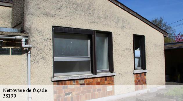 Retrouvez l'éclat originel de vos murs extérieurs grâce au nettoyage de façade de Duculty Rénovation à Les Adrets