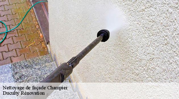 Retrouvez l'éclat originel de vos murs extérieurs grâce au nettoyage de façade de Duculty Rénovation à Champier